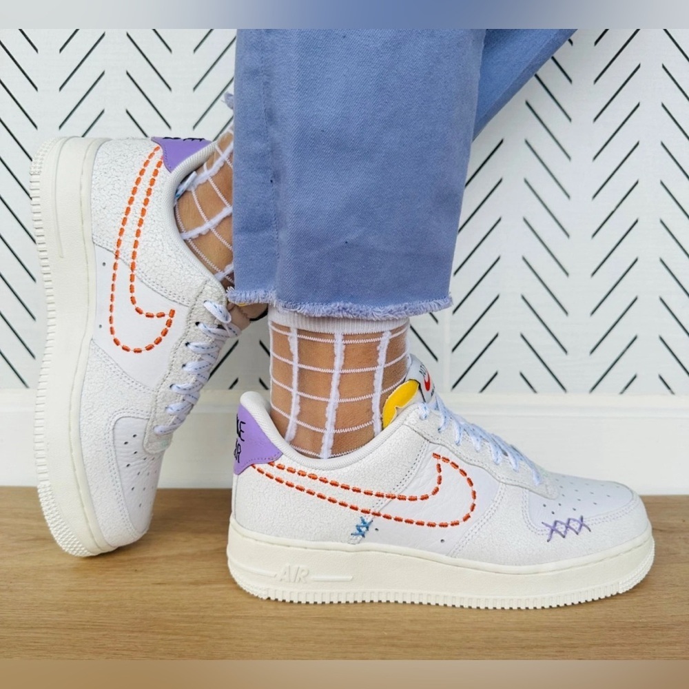 Nike Air Force 1 '07 SE Low Sz 7.5 Women Retro Shoes Beige Purple DX2348-100